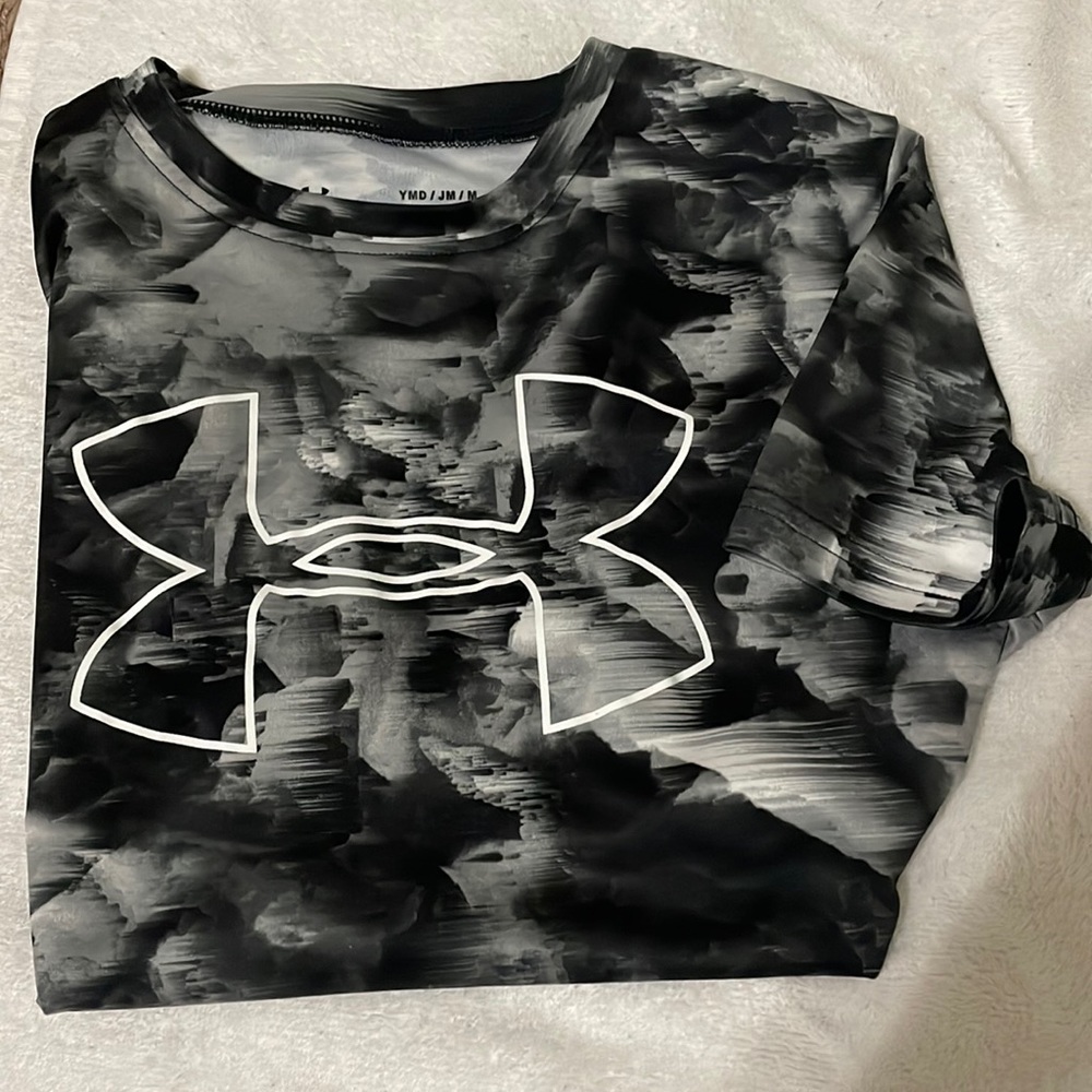 Under Armour boys Tee